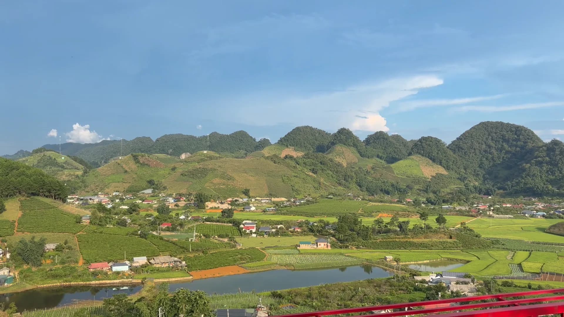 Núi và thung lũng nhìn từ Dewsta Vân Hồ