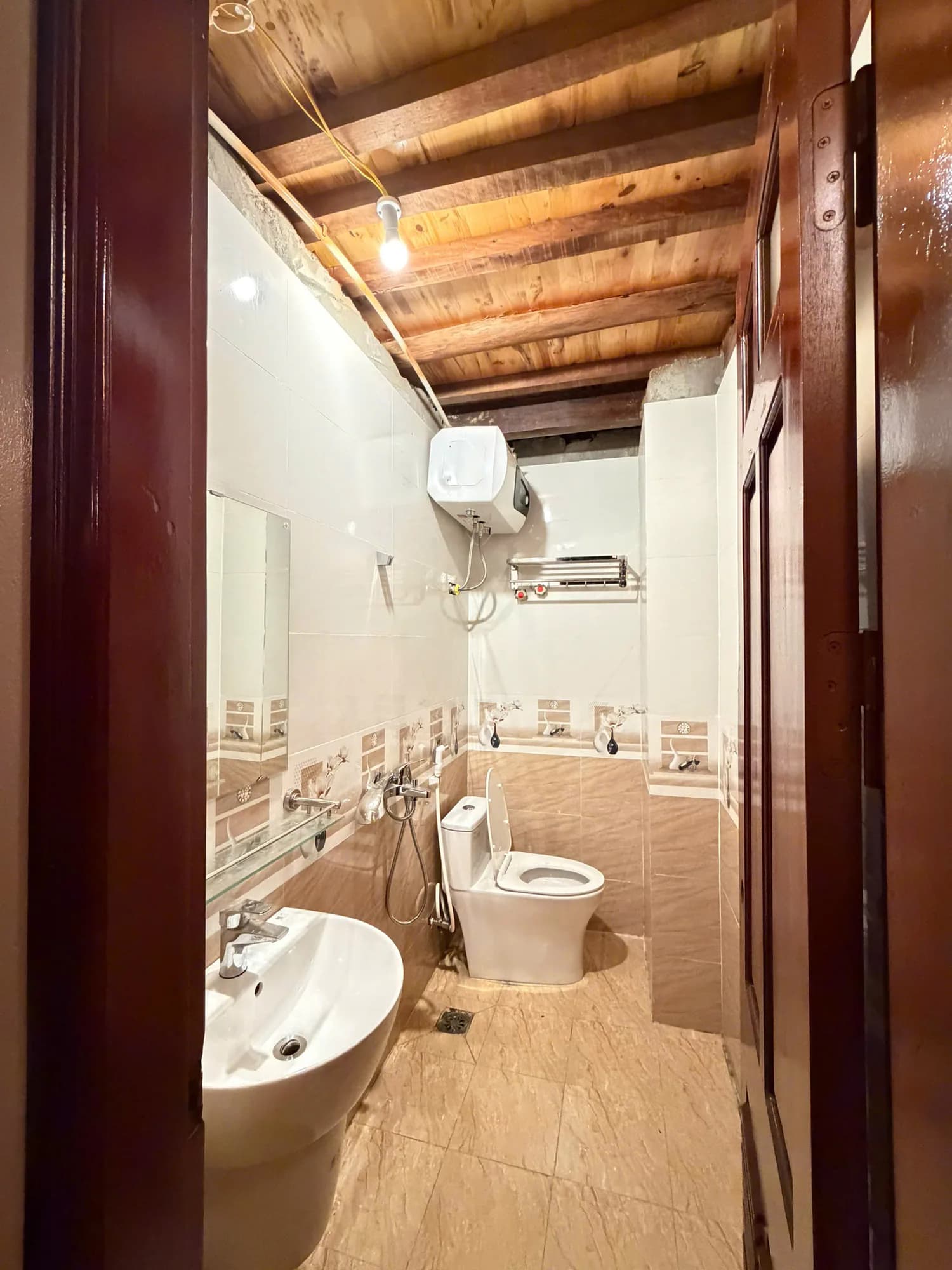 Phòng tắm của Bungalow 2 và Bungalow 3